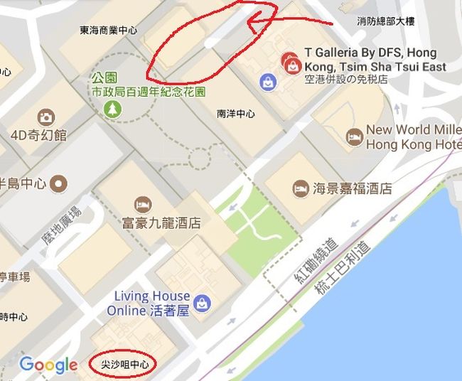 地図の下にある、尖沙咀中心の２階に奇華餅屋があります。パンダクッキーはここで購入です。パンダクッキーは、尖沙咀駅周辺だと、欠品していることがあります。空港だと、かなり並びます。もし購入希望であれば、こちらのお店で購入し、スーツケースに入れて持ち帰った方が楽ですよ。<br />上側のヨレヨレの矢印のあたりが、エッグタルトを購入した通りです。スタバやコンビニ、台湾系のティースタンドが２件、飲食店も多い通りなので、便利だと思います。