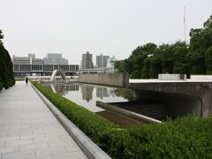 2日目はじまりました。市内のホテルをでて、平和記念公園に向かいました。金曜平日の朝なので人もまばら、天気もよくて公園散策に快適でした。