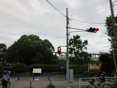 武蔵中原駅から等々力陸上競技場までは徒歩で十数分
特に案内等はありませんが、既に駅からはどう見ても等々力に向かう方々で一杯です。彼らに着いて行けば迷う事なく会場に連れてってくれます