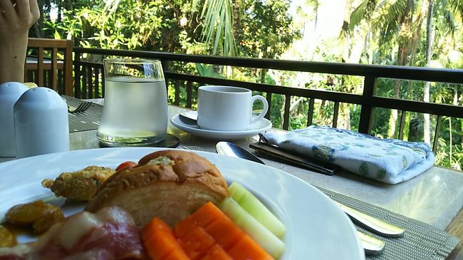 外側のお席がちょうど空いた♪