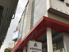 その少し先にあるのが、ベトナムに行った時にもあったビッグCというスーパー。
伊勢丹の道路を挟んで、斜め前にあり、利用しやすい場所にありました。
