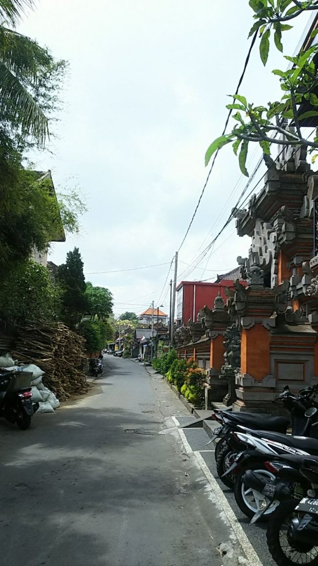 ひとつ中に入った通りも良い感じ。