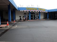 ソロ（スラカルタ）のティルトナディバスターミナル。ジョグジャカルタを12時に出発、15時到着。約3時間かかりました。