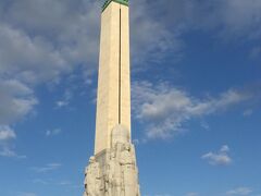 ラトビアの首都リーガ。新市街と旧市街の間に立つ自由記念碑。