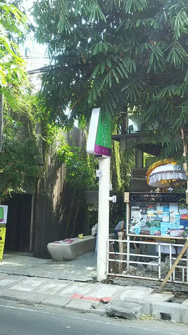 ここから3枚の写真は「行きたかったけど行けなかったお店」シリーズ。<br />まずは「Clear Cafe」オーガニックごはんとかパンケーキとか。<br />ここでまったりしたかったけど、この後ホテルに戻ってスパとアフタヌーンティが控えてたので断念～