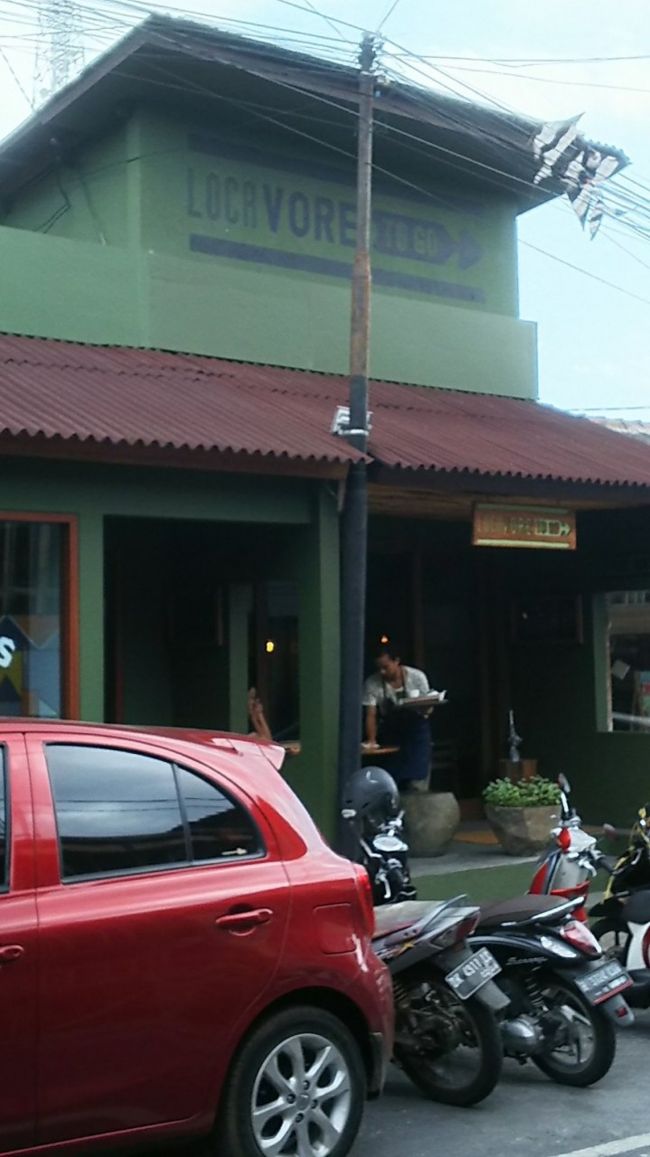 ロカフォーレのカフェスタイル、「Locavore To Go」<br />ハンバーガーとか食べたかった…でももうスパの予約時間が(^_^;)