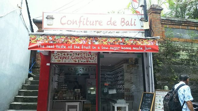 「Confiture de Bali」<br />ここも、コンフィチュールを買おうと決めてた♪<br />棚にずらーっと瓶がならんでて、それぞれ大小2サイズあったかな。<br />ほぼ全て試食できるようになっているので、たくさん味見しちゃった…ら、逆にどれを買おうか迷いました(笑)