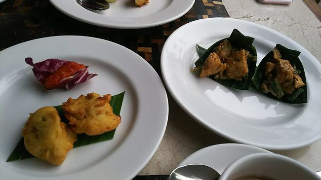 スタッフが「もう少し食べる？」と聞いてくれたのでおかわり。<br />同じモノを持ってくるんだろうと思ってたらなにやら違うものが。<br />なーんだ、種類いろいろあるんじゃない～♪<br />こちらはスイーツというより、ちょっとお惣菜っぽかったです。