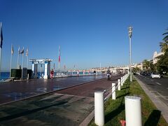 Promenade des Anglais
朝のプロムナード・デ・ザングレ

鷲の巣村のエズに行く前に海沿いを散歩
旧市街を通ってトラムに乗りエズ行きのバス停に向かう