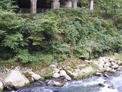 早川の流れ。