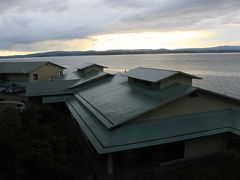 海のそばにある和風旅館。和倉温泉の中心からは少し外れますが、静かでよい感じです。