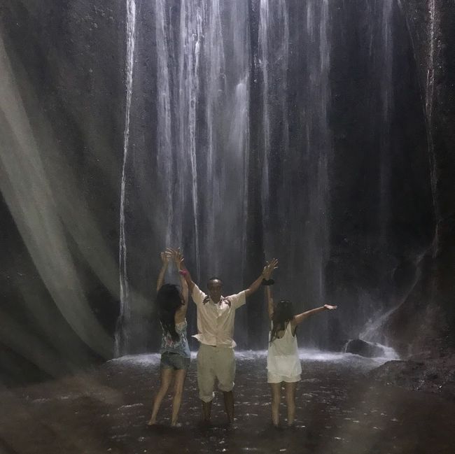 今回は私たちのほかに<br />中国人の４人組だけで<br />写真は結構撮れました。<br />時期によっては多いかも。