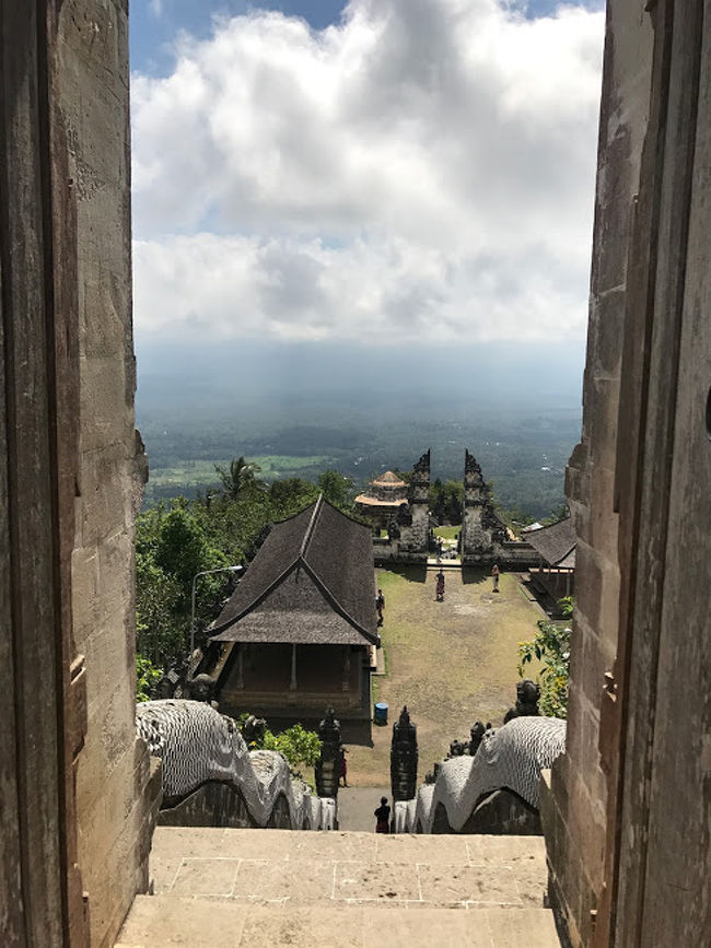 登り切って振り返ると<br />絶景が広がっています。