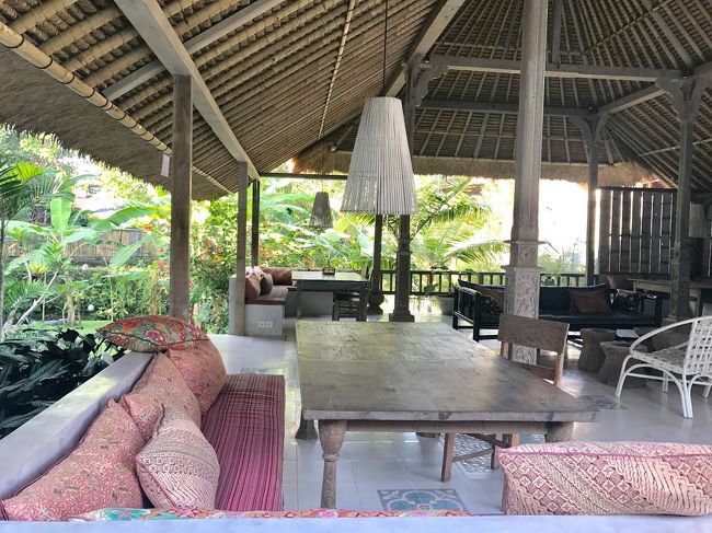 ヴィラは番外編①ヴィラで詳しく<br />かいてま～す。<br /><br /><br />久々のバリ島のんびり旅、前編レギャン。<br />https://4travel.jp/travelogue/11286178/<br /><br />久々のバリ島のんびり旅、後編ウブド。<br />https://4travel.jp/travelogue/11286240/<br /><br />久々のバリ島のんびり旅、番外編①ヴィラ<br />https://4travel.jp/travelogue/11286443/<br /><br />金額は2017年9月時点での価格です。<br />（レート　1円＝１２０Rp）