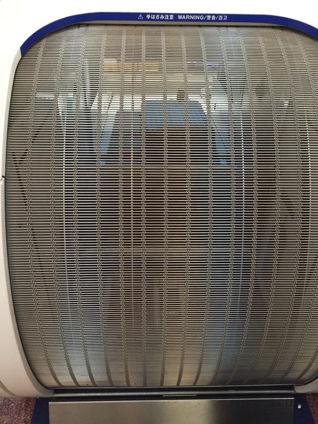 朝５時台<br />荷物を預けると、シャッターが閉じ荷物は飛行機に運ばれます。