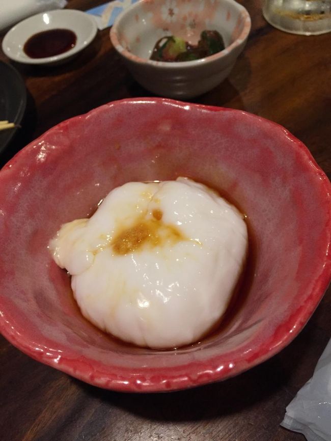 居酒屋が多く並ぶ、石垣港まで。<br />私は運転手に専念し、まずは島どうふから<br />友人たちはビール、地酒、サワー　<br />沖縄料理コース　