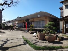 和歌山に戻ってきました
和歌山城の南側は寺町になっていて、
その中の恵運寺へ