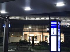 【1日目】東京→石垣島→竹富島
6時台の飛行機は、なかなか厳しい。バスの始発で向かいます。
バス会社に、始発が満席になることがあるかを聞いてみたところ、ほとんどないということでバスで向かいます。