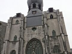 そのすぐ横がこちらのノートルダム寺院Notre-Dame of Dinantです。