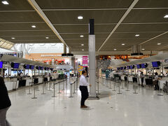 この旅は成田空港からのスタート．