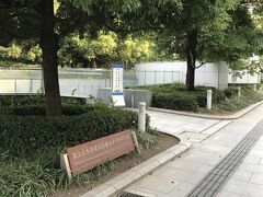 国立広島原爆死没者追悼平和祈念館へとやって来ました。