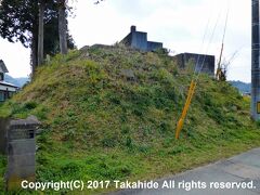 東土塁

益田氏の館(三宅御土居)を守る堀の内側に設けられていた土塁の跡です。


益田氏：https://ja.wikipedia.org/wiki/%E7%9B%8A%E7%94%B0%E6%B0%8F
三宅御土居跡：https://ja.wikipedia.org/wiki/%E4%B8%89%E5%AE%85%E5%BE%A1%E5%9C%9F%E5%B1%85%E8%B7%A1
土塁：https://ja.wikipedia.org/wiki/%E5%9C%9F%E5%A1%81
