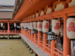 言わずと知れた世界文化遺産の厳島神社。