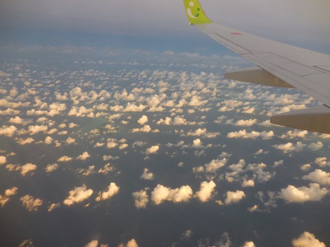 　台風が来る直前に現れる事の多い独特な雲の流れ。