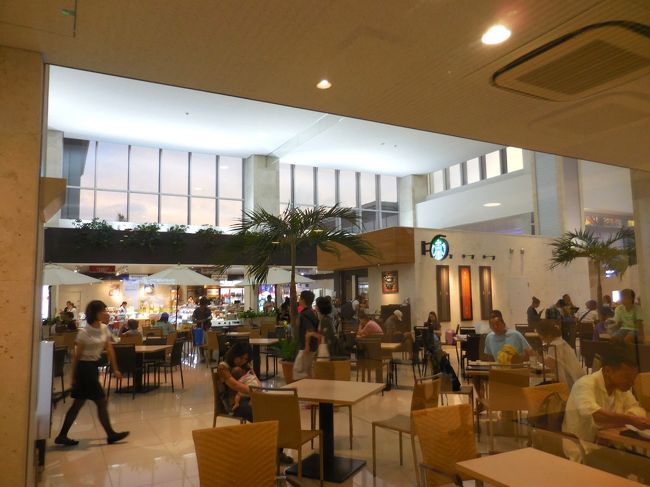 　石垣空港は建物が一新されていて洒落た雰囲気に。いるだけで楽しくなりましたね。