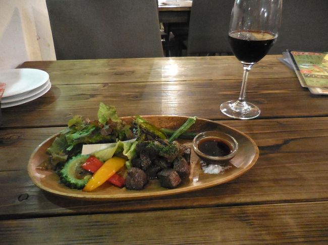 　増えましたなぁ。街中には何処にもかしこにも石垣牛ありますの看板が。無論さいころステーキを注文しました。でもこれだと味は分かりませんでしたね。