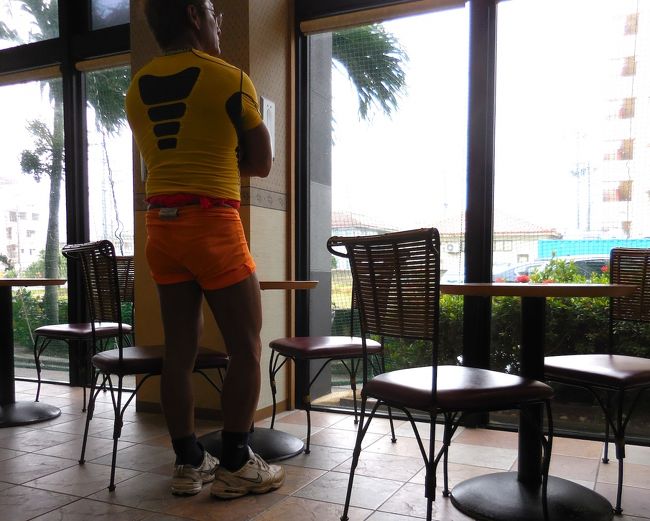 　お昼ちょい前は猛烈な風雨。何もする事が無いので呆然でしたよ。