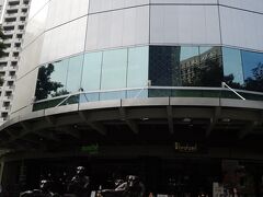 City Hall 駅近くにはRaffles City