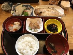 11：20、かろいちで煮魚定食のお昼を食べて、早めに帰りますよ。

ノドグロの煮魚が食べたかったなぁ～