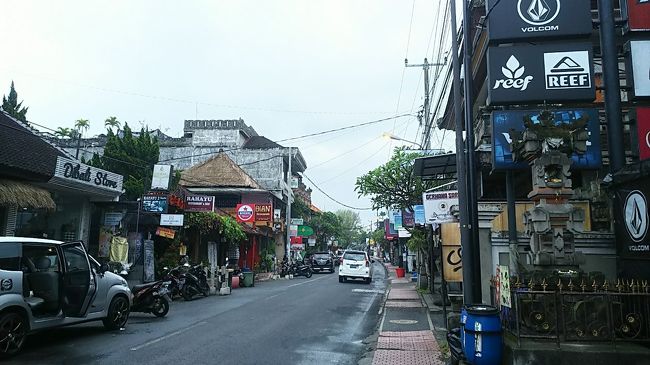 実は、朝早くからオープンしてる田んぼビューのカフェをチェックしてあったんだけど…見過ごしちゃったのか情報が間違ってたのか、どこもまだオープンしてなかった。