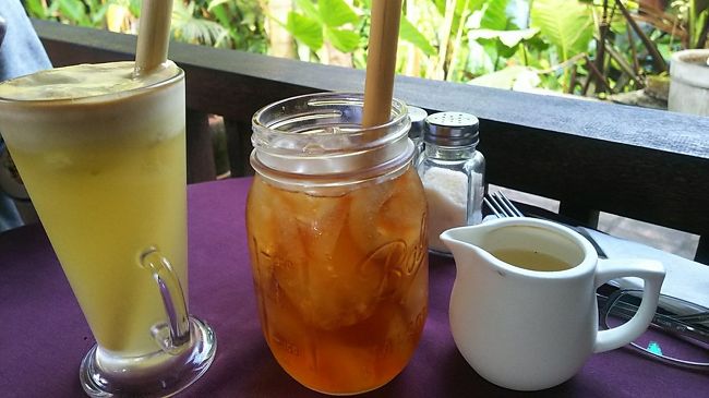 アイスティと…なんだっけ。レモネードだったっけな