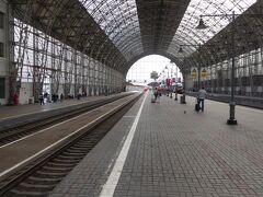 キーエフスキー駅でここからキーエフ方面への列車が出ています。隣が地下鉄駅になっていますので、乗り換えも便利です。