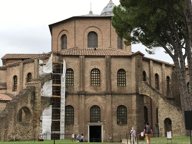 久しぶりの一人旅はイタリア ラベンナ中編 9月18日 月 サン ヴィターレ聖堂 ガッラ プラチディア霊廟 ８年前に見に行きたいと夢見たフレスコ画を仰ぎ見て 最高の気分でした ラベンナ イタリア の旅行記 ブログ By Rinnmamaさん フォートラベル