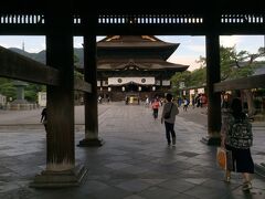 善光寺は大きいですね。