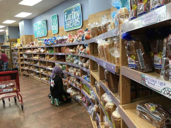 トレーダージョーンズ。<br />ゼイバーズであんなに時間潰したのにまたもやスーパー。ここでも30分くらい潰したし、となりのドラッグストアでも30分くらい見てた。