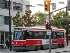 市内を走る路面電車。オランダを思い出します。乗り降り便利で良いね。