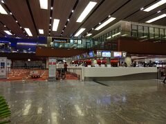 ３時間前（ＪＬ７１２便８：１０）からチェックインできると言うので、タクシー乗ってきてみたら