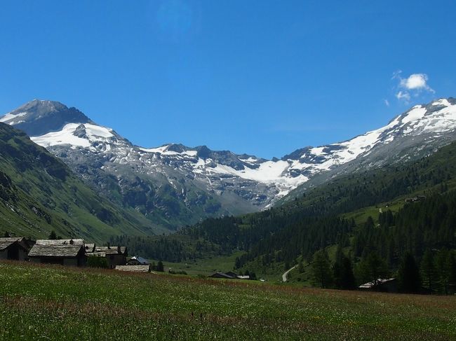 ガイドのいない2人旅なので、山の名前がわかりませんが絶景です。