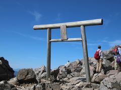 那須岳神社の鳥居です。
青空がきれい！！