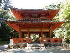 方広寺。
山間に建つ境内の広い寺院。