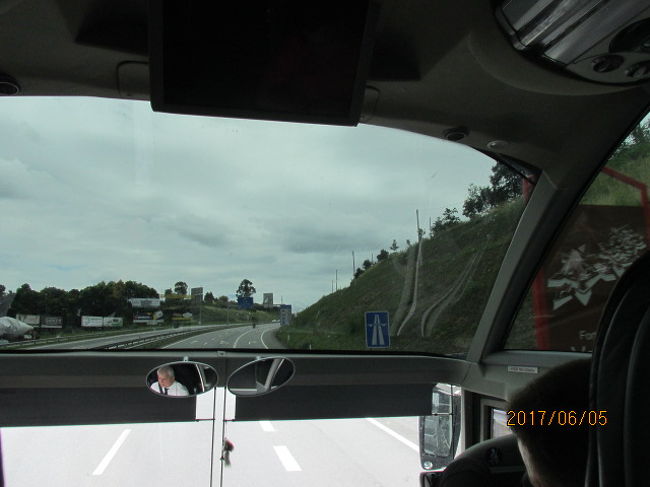 高速バスはビーゴの街を通り抜けると、交通量の殆ど少ない高速道を一路オポルトに向け南下する。