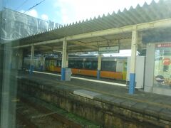 坂町駅。
米坂線の列車が停まっていた。