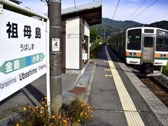 JR吾妻線のローカル列車に乗って、朝の祖母島駅にやって来ました