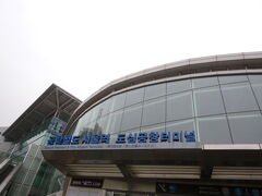 ソウル駅に到着です。ホテルまではタクシーで移動します。外に出るまでちょっともたもたしてしまいました。
