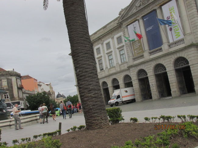 ゴメス広場のホテルの向かい側には、大きな公共の建物がある。