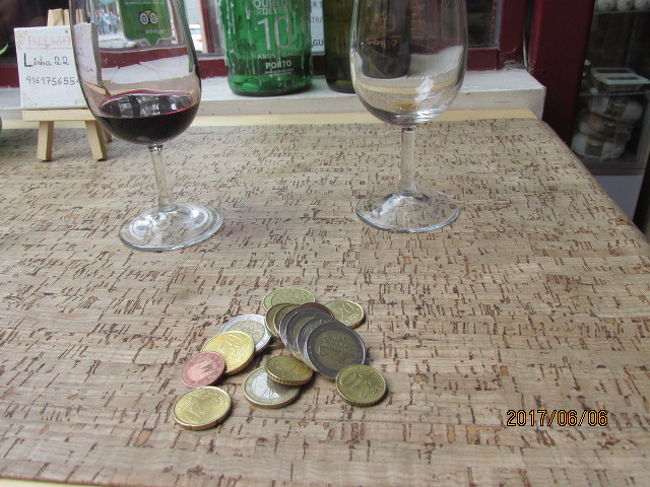 暖かな陽光の元での美味しいワイン。幸福のひと時だ。